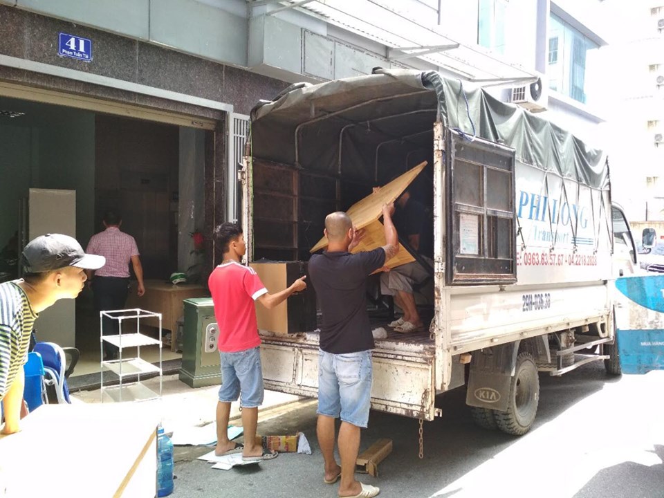 Xe tải chuyển nhà tại phố Văn Giang